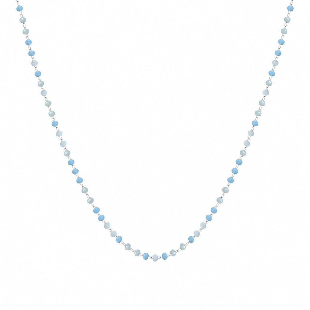 Collar de Cristales Azul Claro y Blanco en Acero Inoxidable - Plateado sobre fondo blanco
