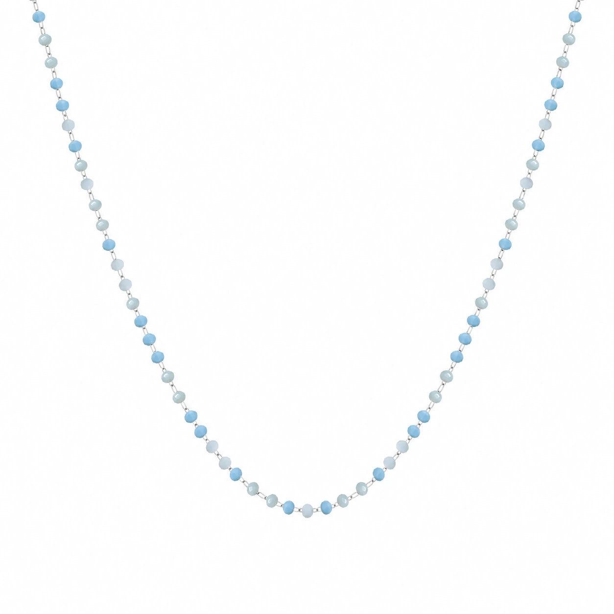 Collar de Cristales Azul Claro y Blanco en Acero Inoxidable - Plateado sobre fondo blanco