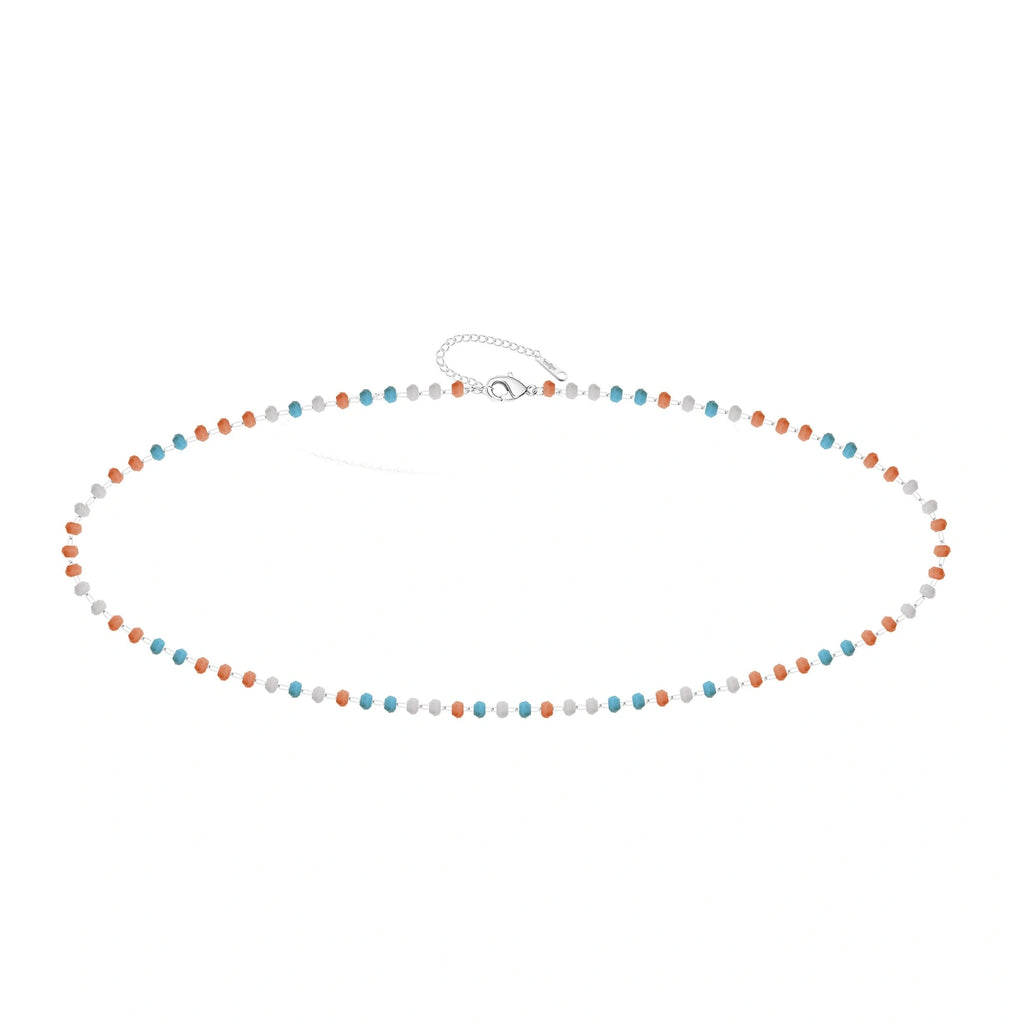 Pulsera de Cristales Turquesa, Coral y Blanco en Acero Inoxidable - Plateado sobre fondo blanco