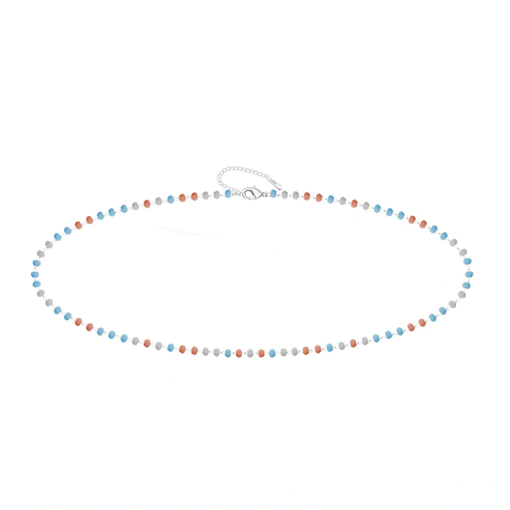 Pulsera de Cristales Azul Claro y Coral en Acero Inoxidable sobre fondo blanco