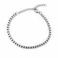 Pulsera de Cadena Caja de 2 mm en Acero Inoxidable - Plateado sobre fondo blanco