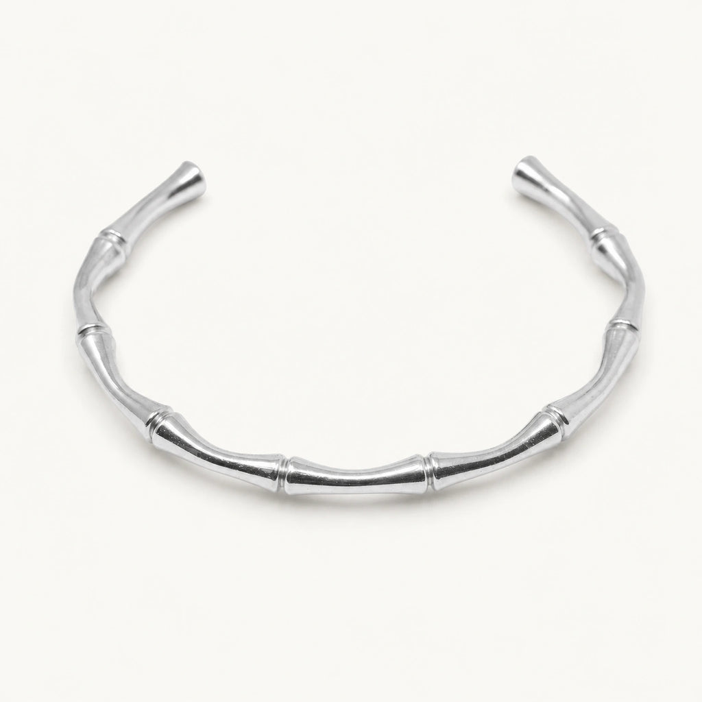 Brazalete Eslabones de Bambú en Acero Inoxidable - Plateado sobre fondo blanco