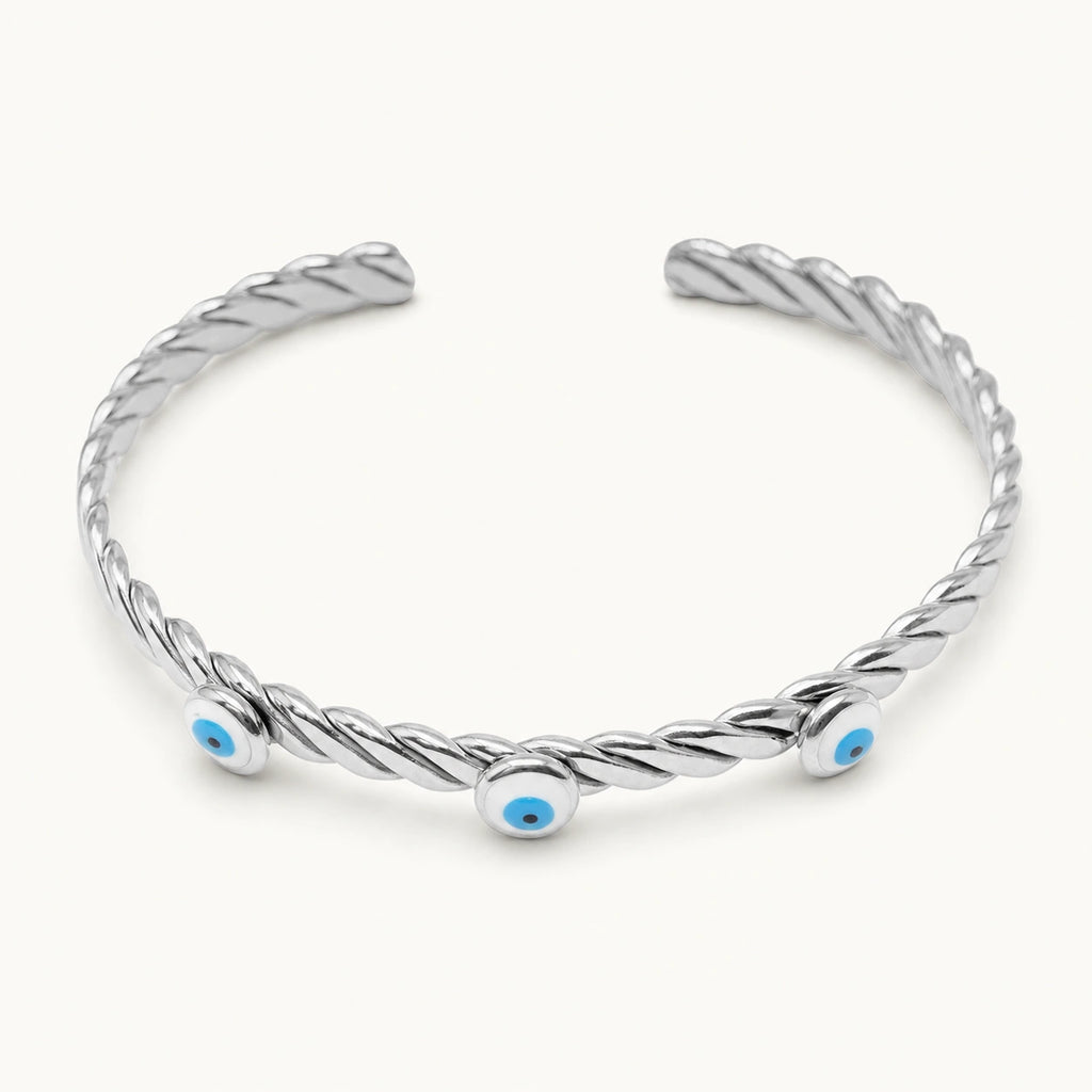 Brazalete Trenzado con Tres Ojos Turcos en Acero Inoxidable - Plateado sobre fondo blanco