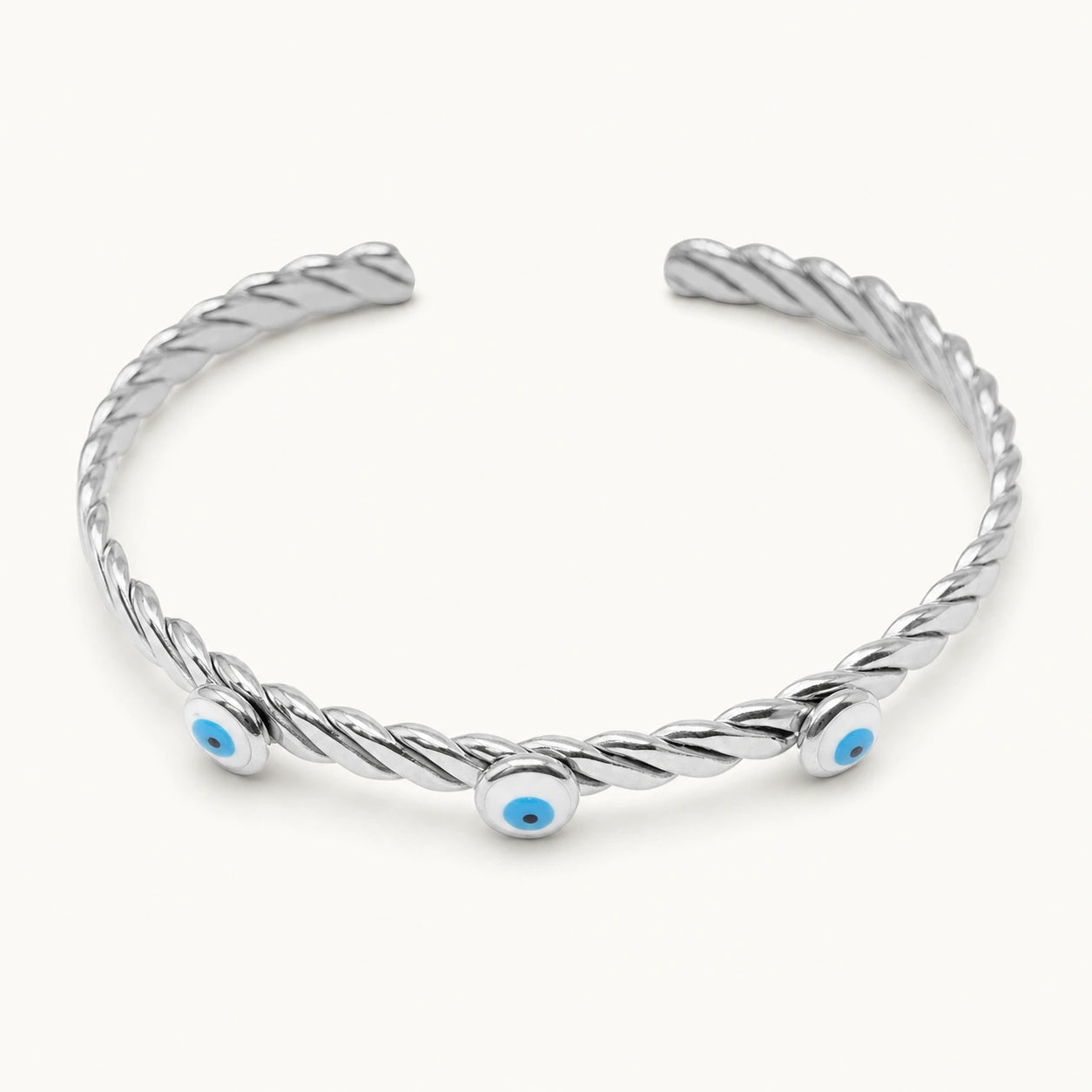 Brazalete Trenzado con Tres Ojos Turcos en Acero Inoxidable - Plateado sobre fondo blanco