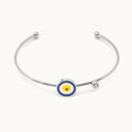 Brazalete Ojo Turco Central en Acero Inoxidable - Plateado sobre fondo blanco
