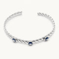 Brazalete Trenzado con Ojos Turcos en Acero Inoxidable - Plateado sobre fondo blanco