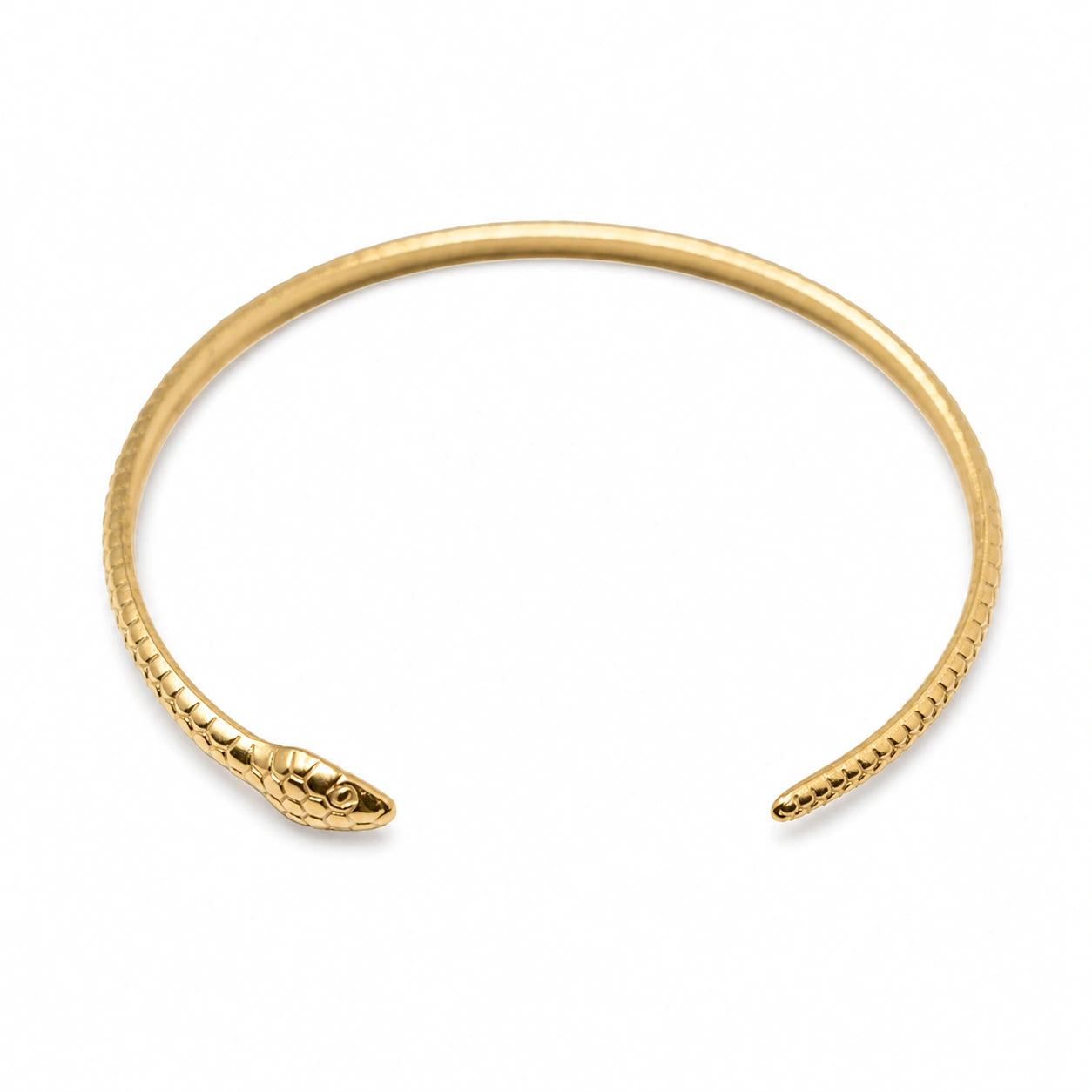 Brazalete Serpiente Minimalista en Acero Inoxidable - Dorado sobre fondo blanco