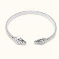 Brazalete Doble Serpiente en Acero Inoxidable - Plateado sobre fondo blanco