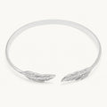 Brazalete Alas de Ángel en Acero Inoxidable - Plateado sobre fondo blanco