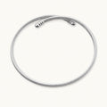Brazalete Malla Flexible en Acero Inoxidable - Plateado sobre fondo blanco