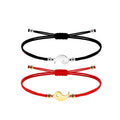Pulsera de Hilo Encerado con Yin Yang en Acero Inoxidable sobre fondo blanco