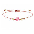 Pulsera de Hilo con Corazón de Cristal sobre fondo blanco