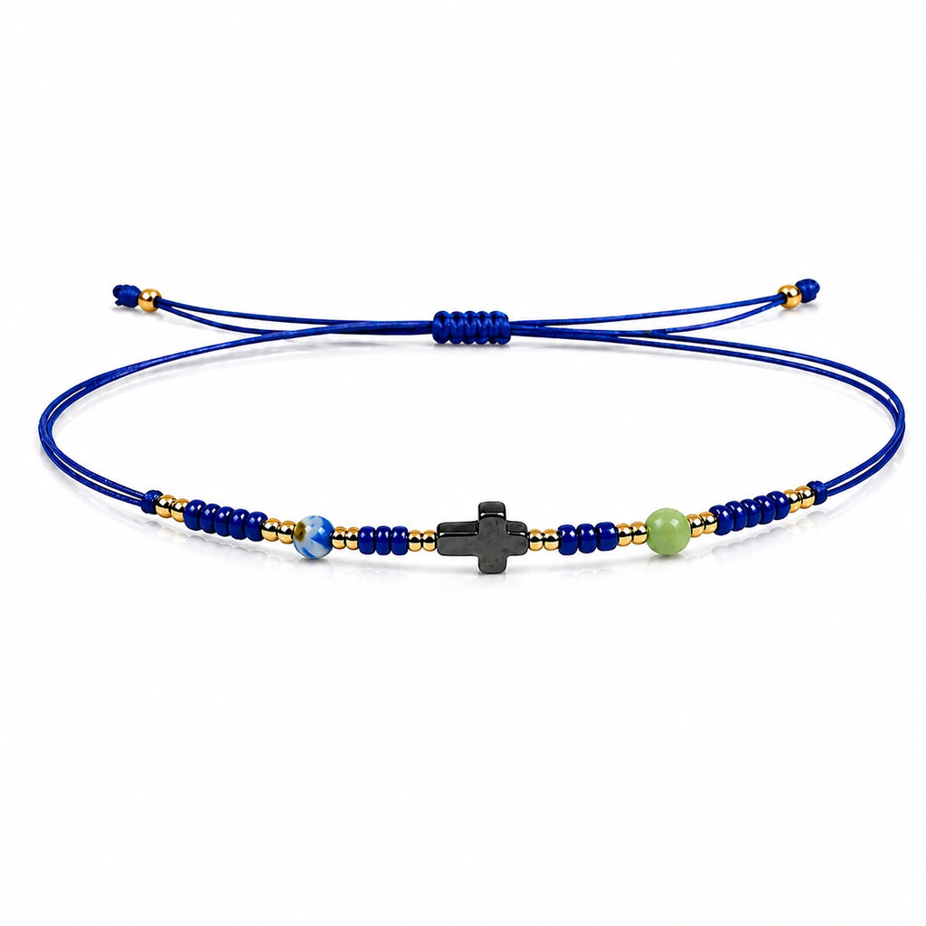 Pulsera de Piedras Naturales con Cruz sobre fondo blanco