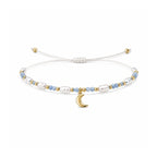 Pulsera de Perlas con Luna sobre fondo blanco