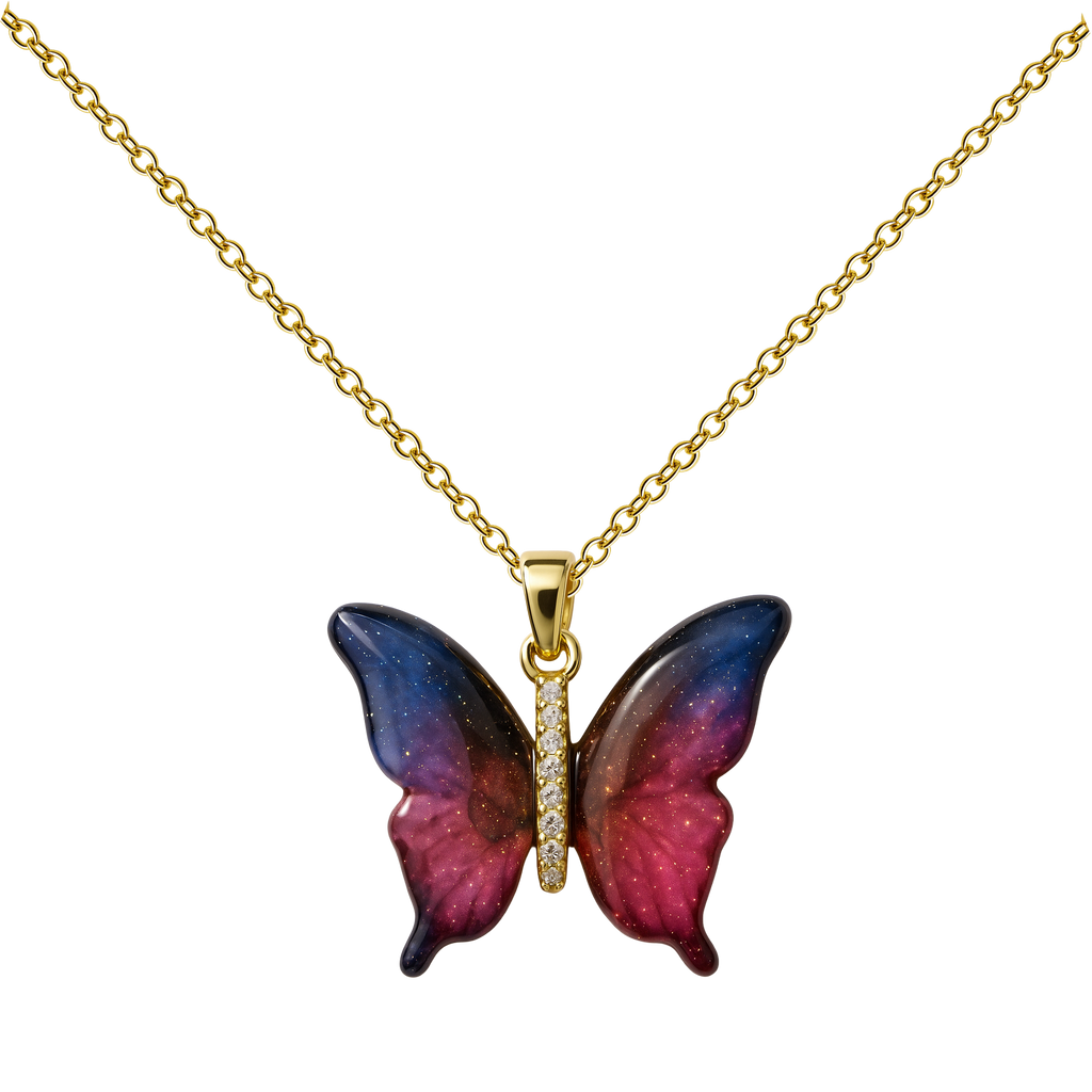 Colar de borboleta em tons cor-de-rosa e azuis, com corpo de tom dourado, sobre fundo branco.
