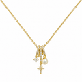Collar dorado con piedra redonda, estrella y perla sobre fondo blanco