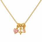 Collar dorado con corazón rosa, estrella y piedra ovalada sobre fondo blanco