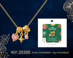 Colar dourado de coração cor-de-rosa e estrela junto do seu cartão para oferta, sobre fundo escuro.