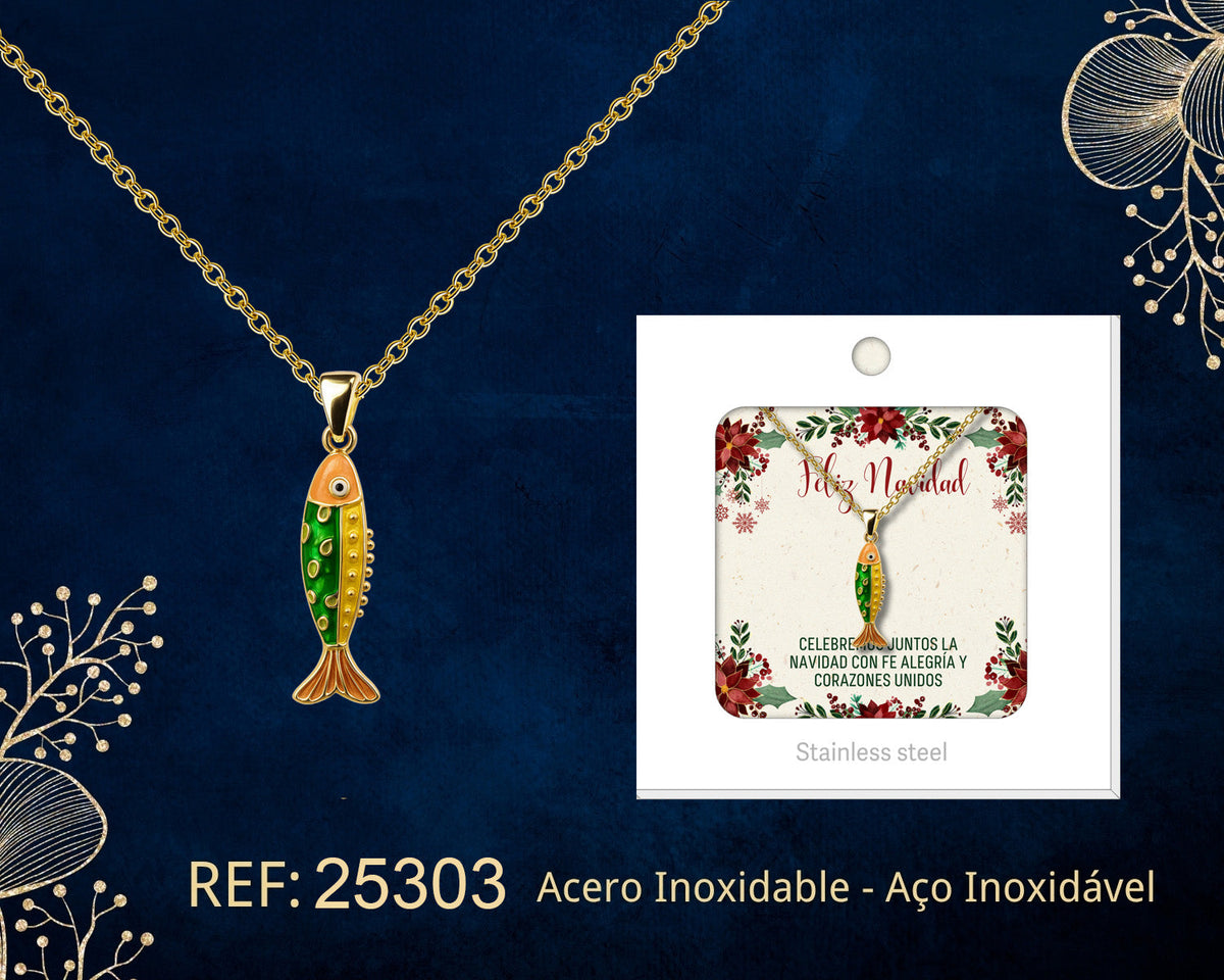 Collar dorado de pez verde junto a su tarjeta de regalo, sobre fondo oscuro.