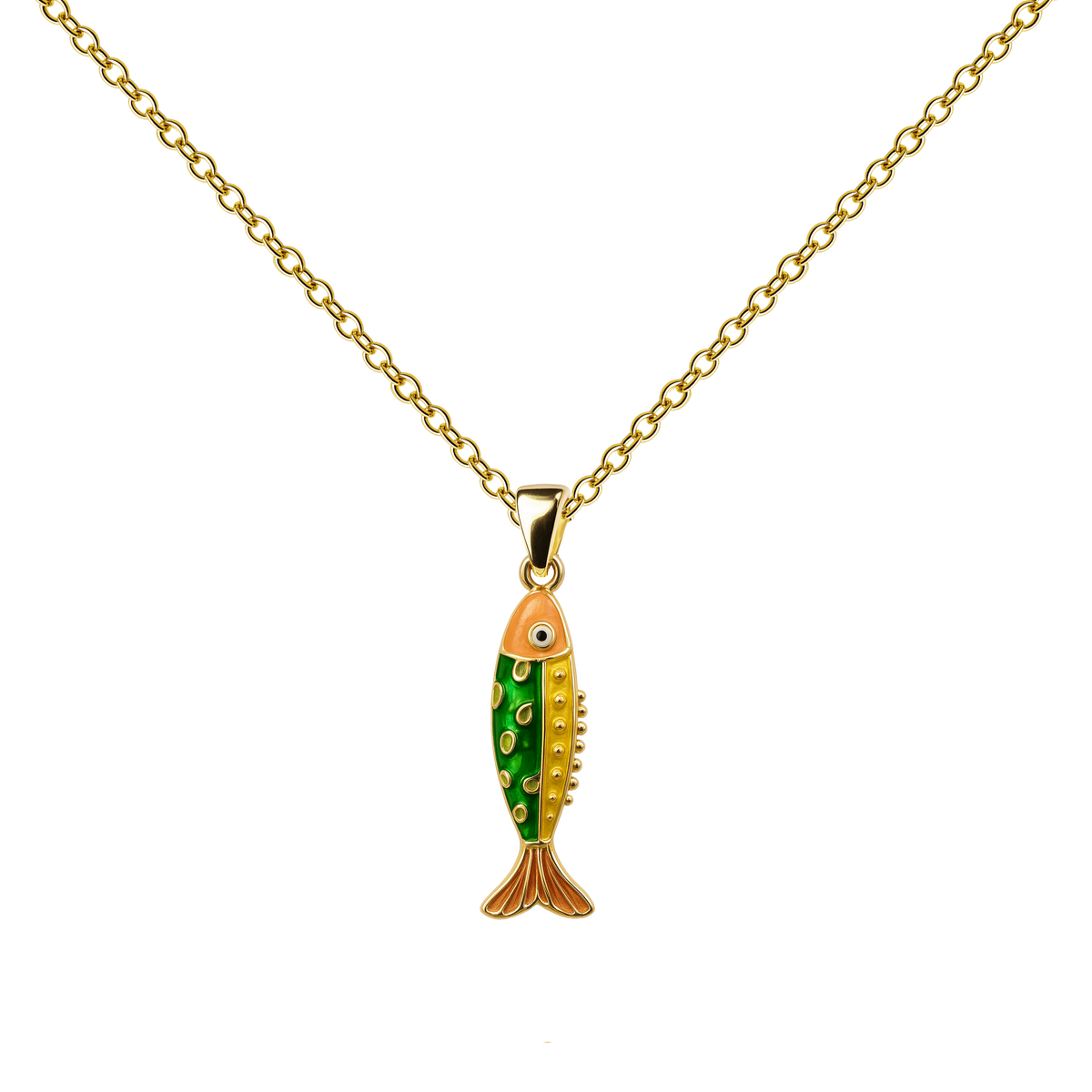 Collar dorado de pez verde, con detalles amarillos, sobre fondo blanco.