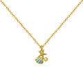 Collar dorado de concha y estrella de mar, con concha en tonos azules y claros, sobre fondo blanco.
