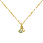 Collar dorado de concha y estrella de mar, con concha en tonos azules y claros, sobre fondo blanco.
