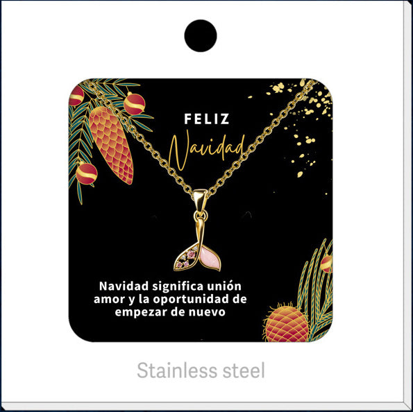 Collar dorado con colgante de dos formas rosas, presentado en tarjeta navideña.