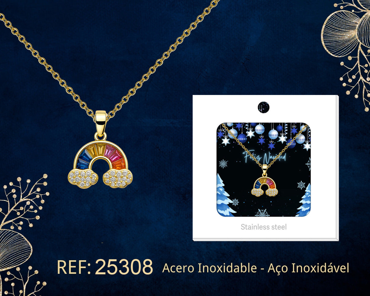 Collar dorado de arcoíris con nubes junto a su tarjeta de regalo, sobre fondo oscuro.