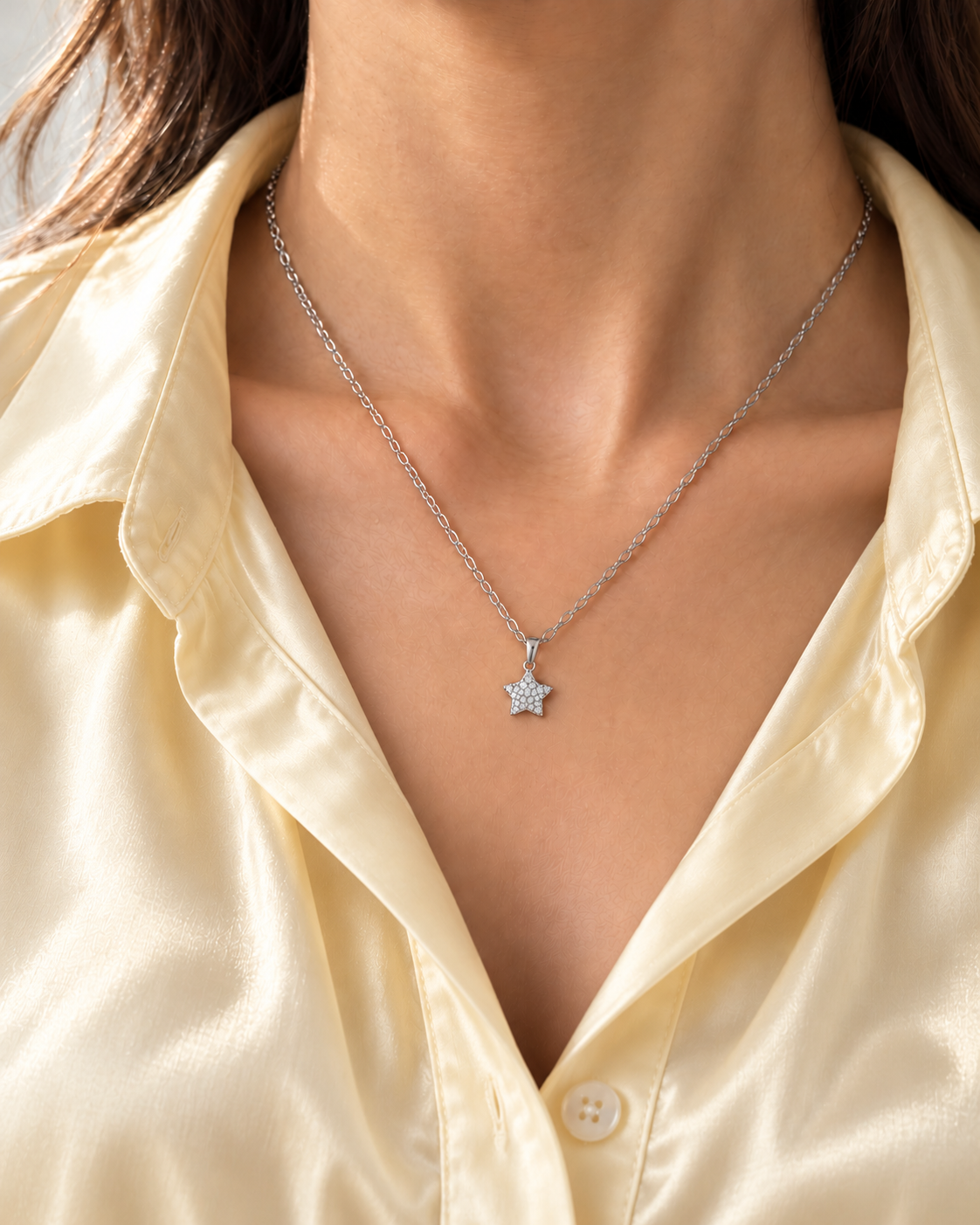 Collar de estrella plateada con circonitas — Plateado. Propuesta de combinación y uso, SKU 25397.
