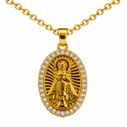 Collar Virgen Covadonga Dorado sobre fondo blanco - 25782