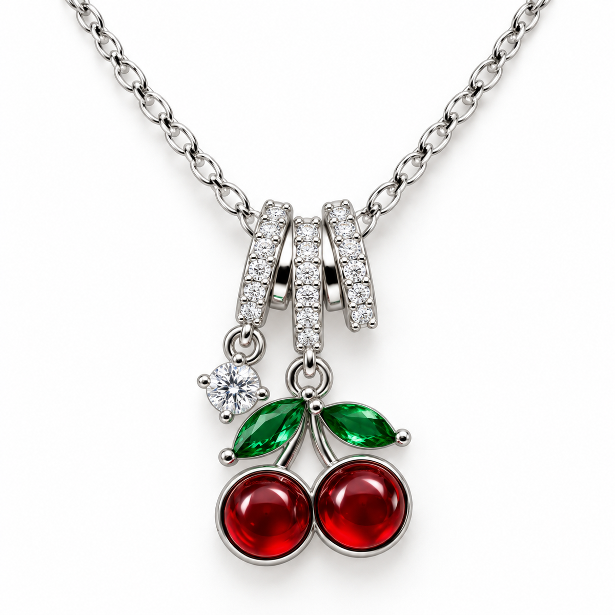 Collar de cerezas rojas, primer plano de los detalles.