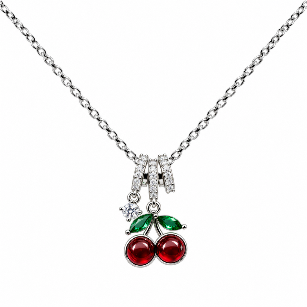 Collar de cerezas rojas, vista frontal sobre fondo blanco.
