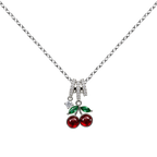 Collar de cerezas rojas, con hojas verdes, sobre fondo blanco.