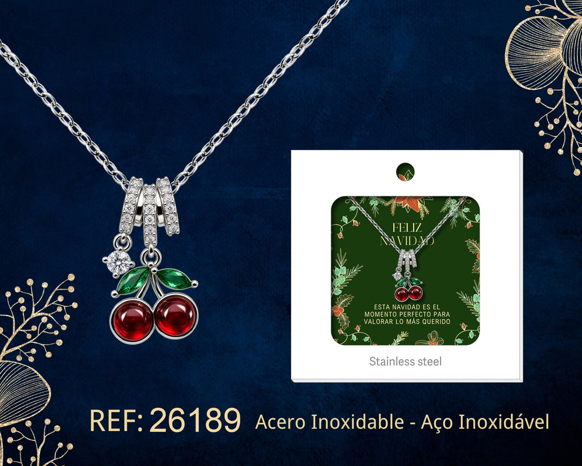 Collar de cerezas rojas junto a su tarjeta de regalo, sobre fondo oscuro.