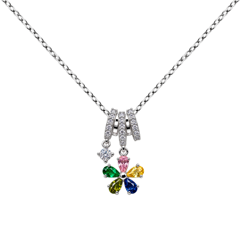 Collar de flor con circonitas de colores, con detalles rosas, verdes, amarillos y azules, sobre fondo blanco.