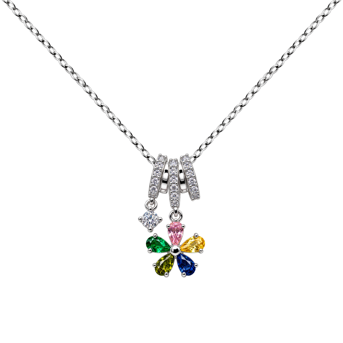 Collar de flor con circonitas de colores, con detalles rosas, verdes, amarillos y azules, sobre fondo blanco.