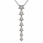 Collar de estrellas colgantes, primer plano de los detalles.