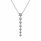 Collar de estrellas colgantes, vista frontal sobre fondo blanco.