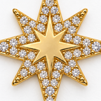 Pormenor do pendente: colar de estrela dourada de oito pontas.