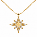 Colar de estrela dourada de oito pontas, com contorno estrelado brilhante, sobre fundo branco.