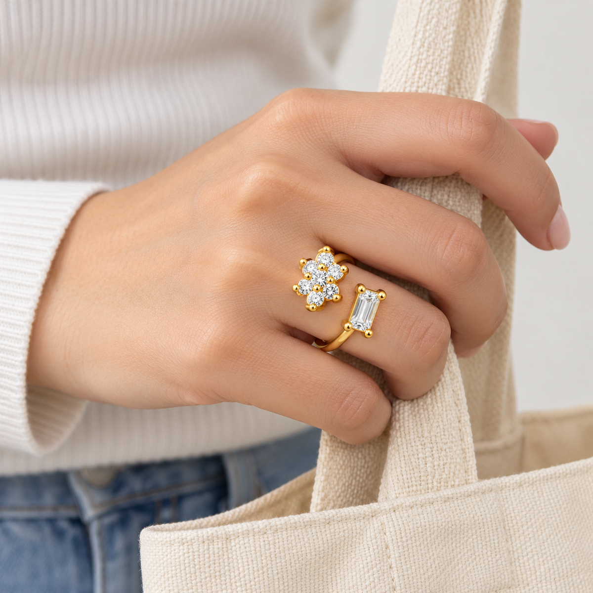 Anillo ajustable dorado de flor y detalle rectangular — escena cotidiana; imagen ilustrativa generada con IA, escala no verificada.