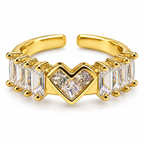 Anillo dorado de corazón y detalles rectangulares