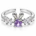 Anillo plateado de conejo con centro violeta