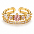 Anillo dorado de centro rosa y doble banda