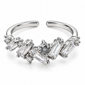 Anillo plateado de detalles rectangulares en zigzag