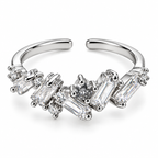 Anillo plateado de detalles rectangulares en zigzag