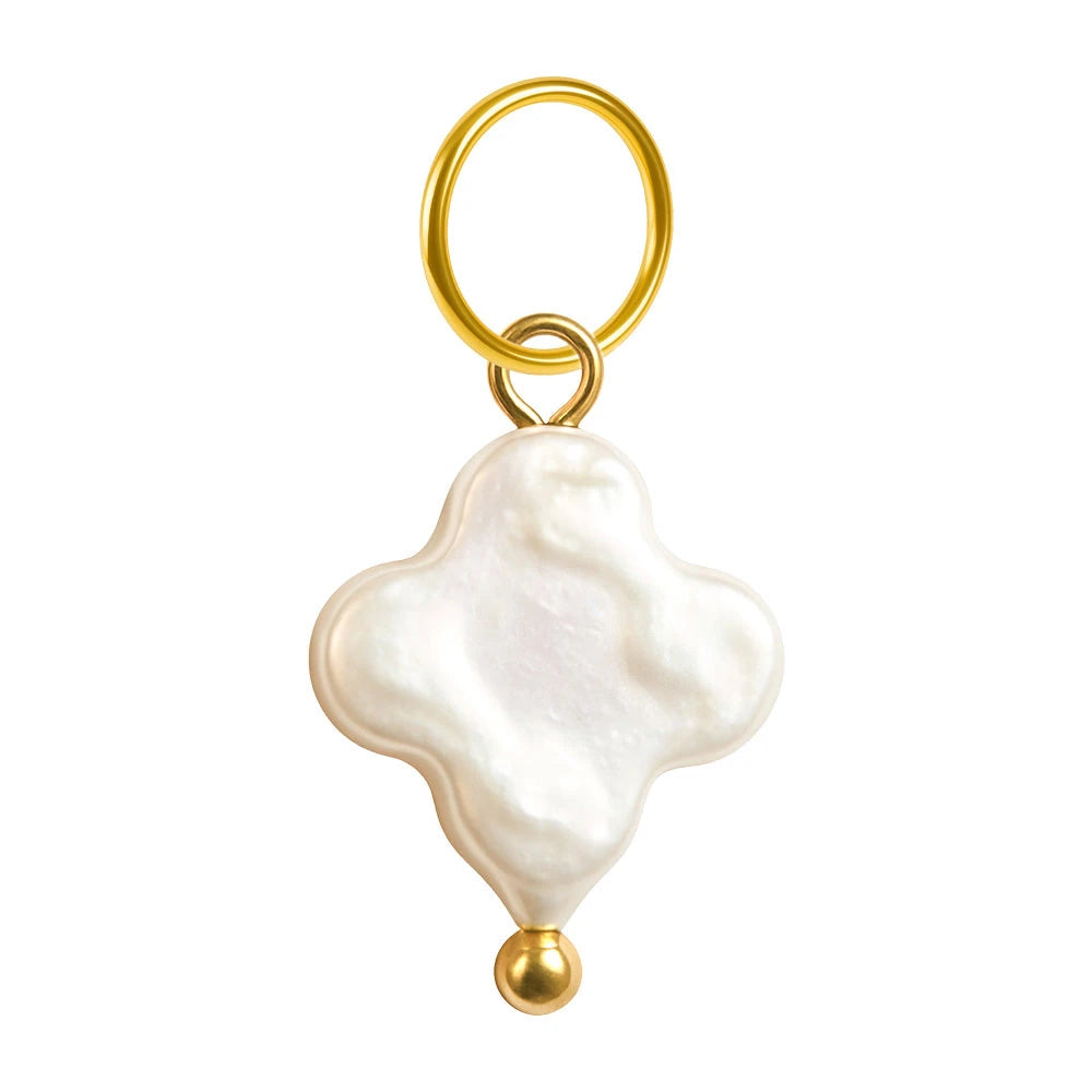 Charm colgante de trébol de nácar con aro de acero