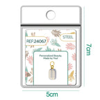 Detalle de charm colgante de piedra lunar rectangular con aro de acero