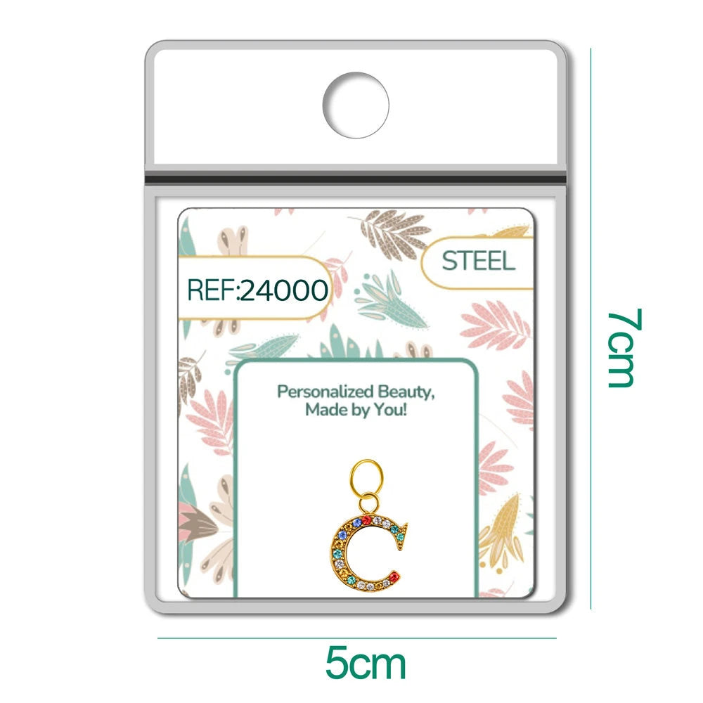 Charm Acero Dorado con Circonita Letra C Colgante detalle
