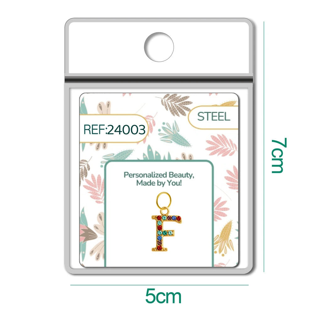 Charm Acero Dorado con Circonita Letra F Colgante detalle